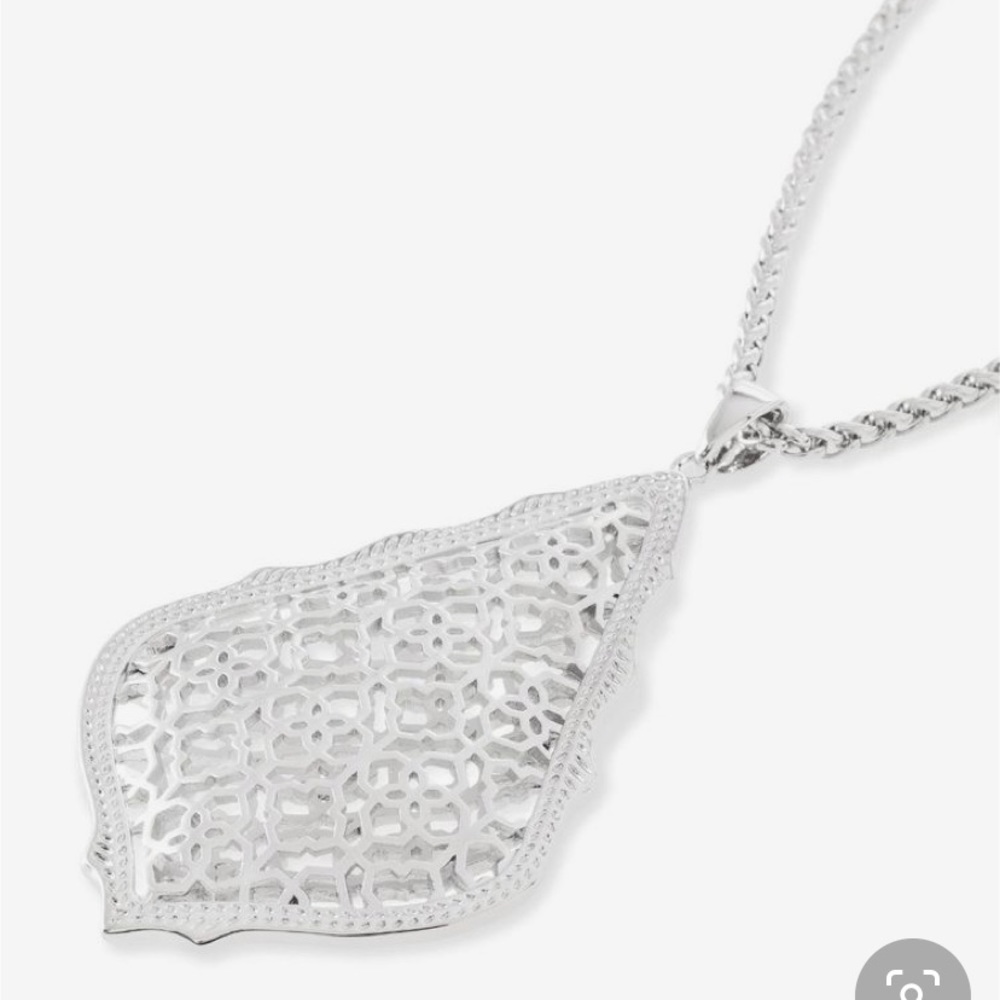 Kendra Scott necklace